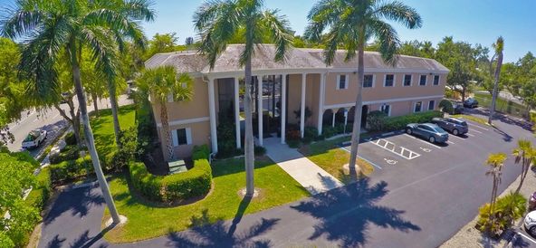 Courtview Building: 2660 Airport Rd S, Naples, FL 34112